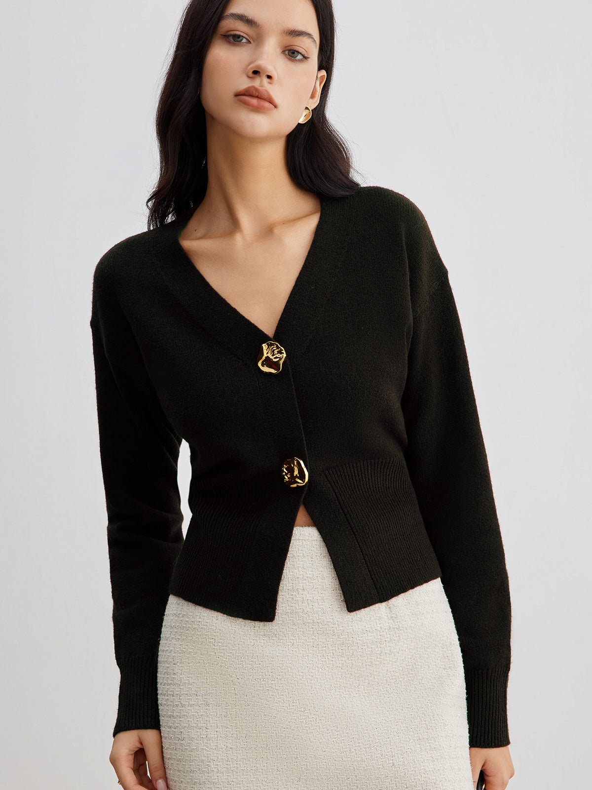 Valenzora | Eleganter Kurzstrickjacke mit Metallknöpfen
