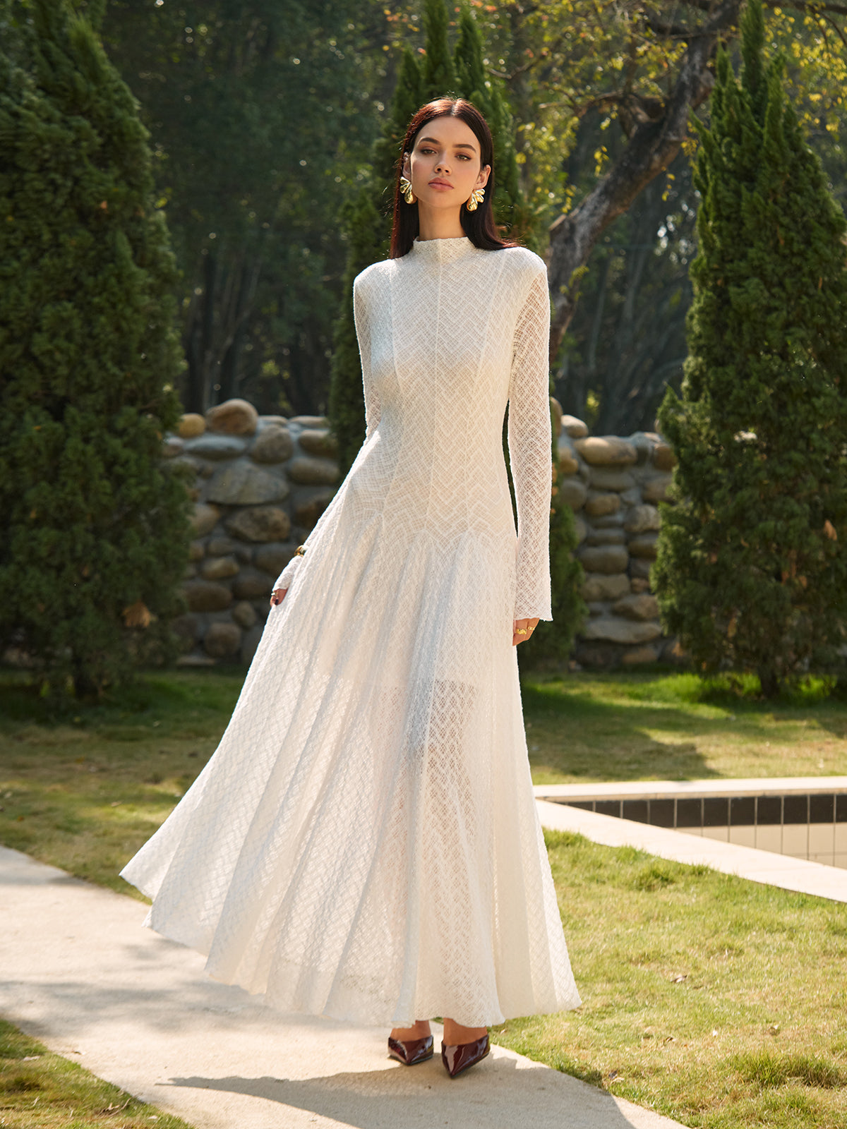 Valenzora | Semi-Sheer Cutout Back Lace Flowing Long Dress