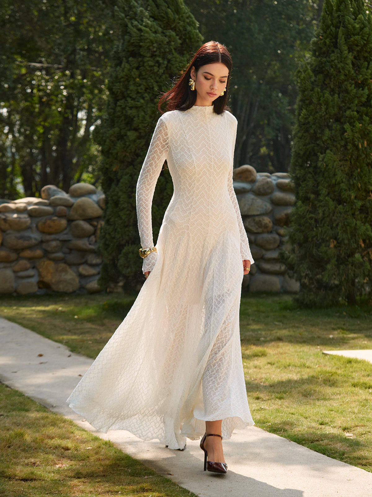 Valenzora | Semi-Sheer Cutout Back Lace Flowing Long Dress