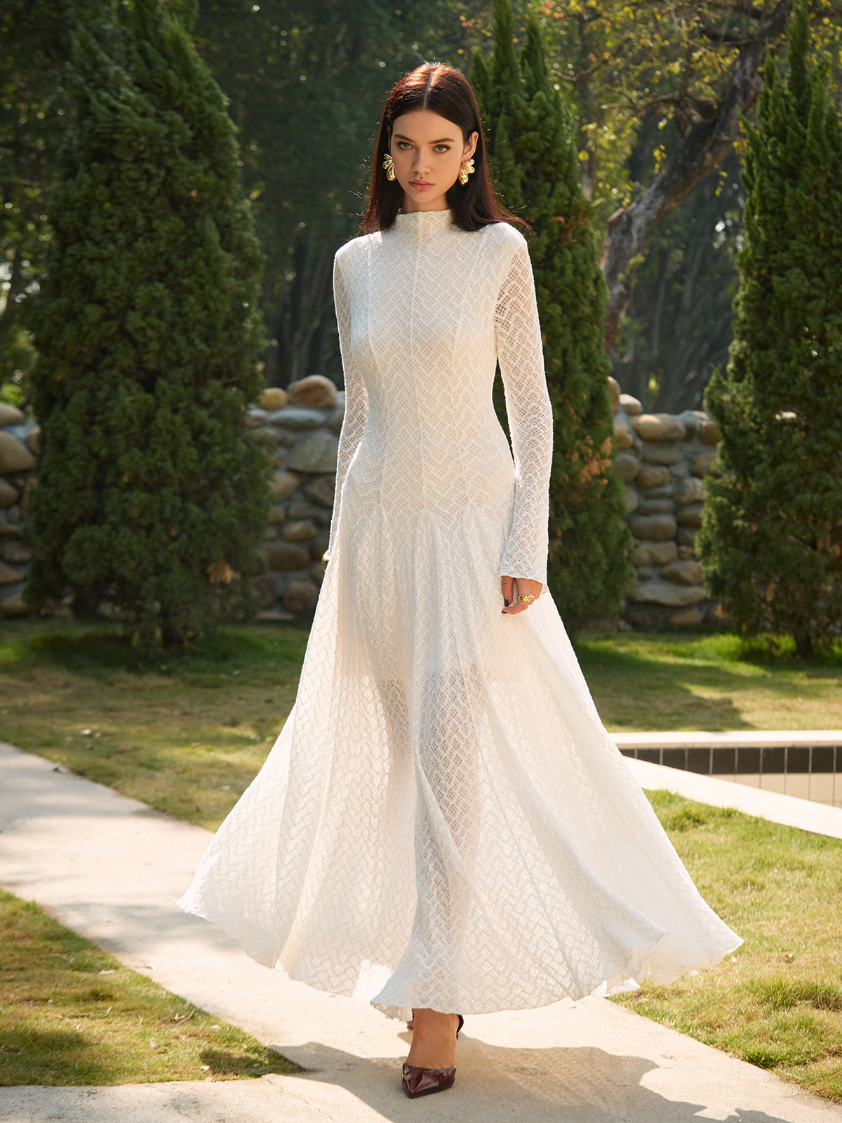 Valenzora | Semi-Sheer Cutout Back Lace Flowing Long Dress