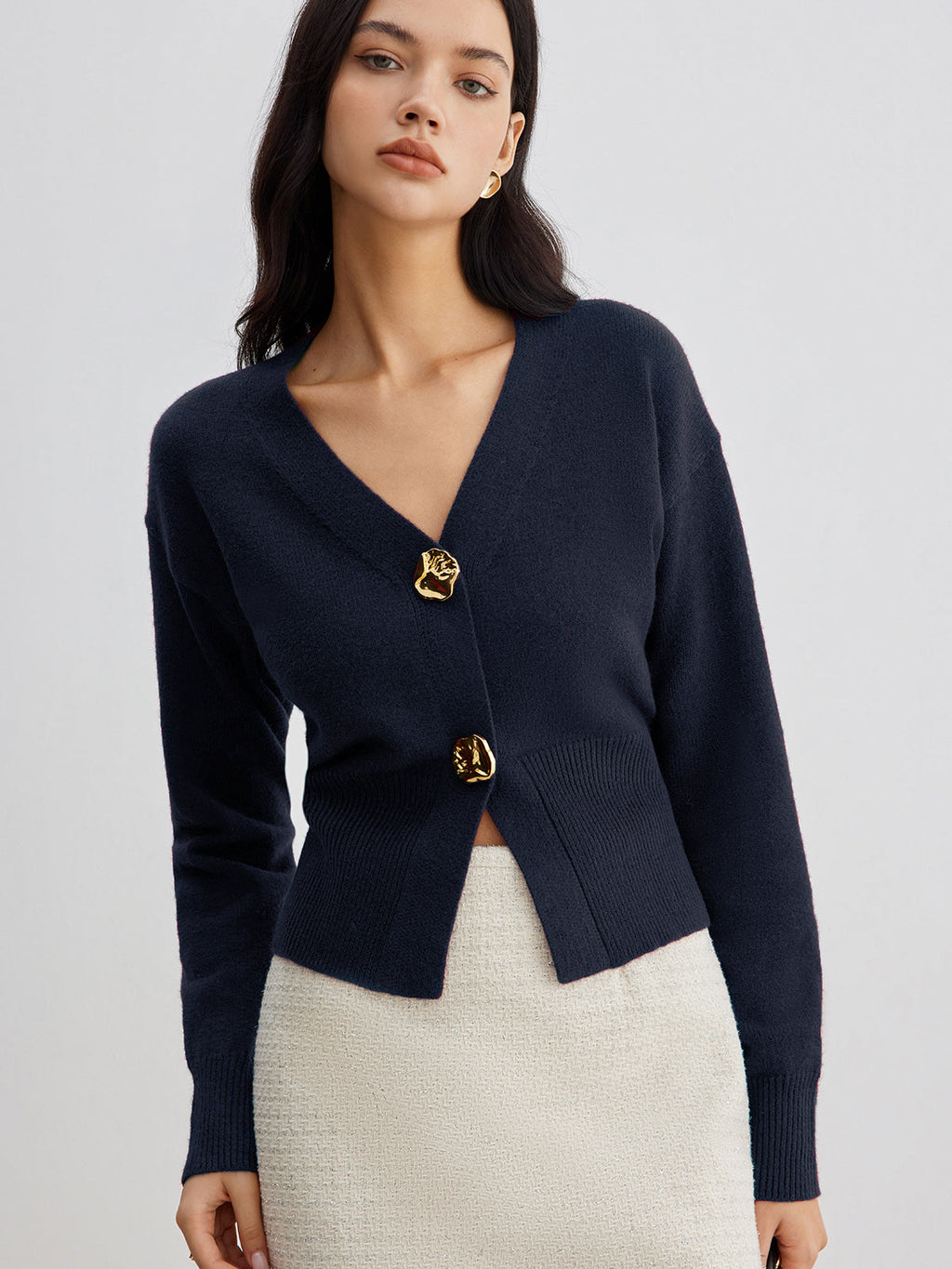 Valenzora | Eleganter Kurzstrickjacke mit Metallknöpfen