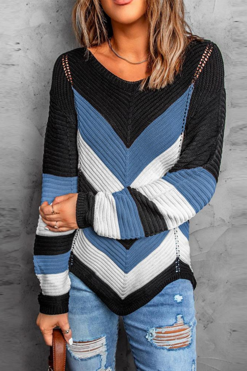 Uncomplicated and trendy winter sweater