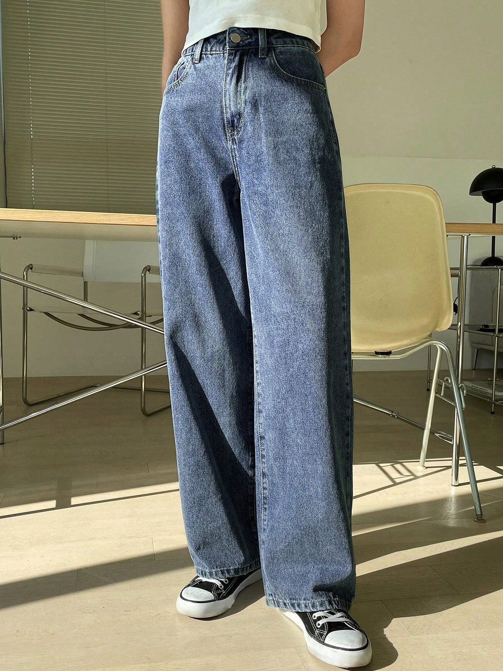 Valenzora | High-waisted washed wide-leg jeans