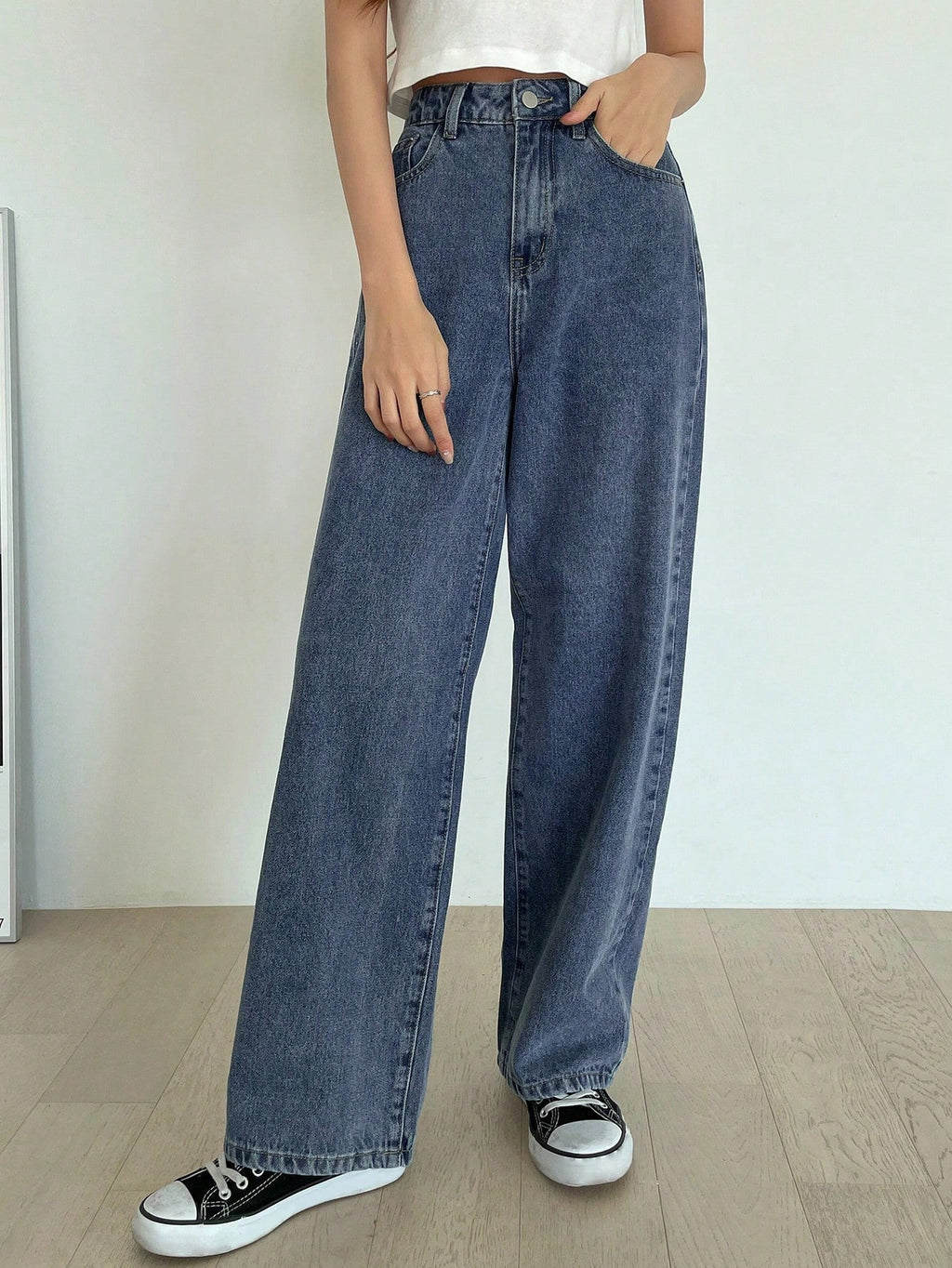 Valenzora | High-waisted washed wide-leg jeans