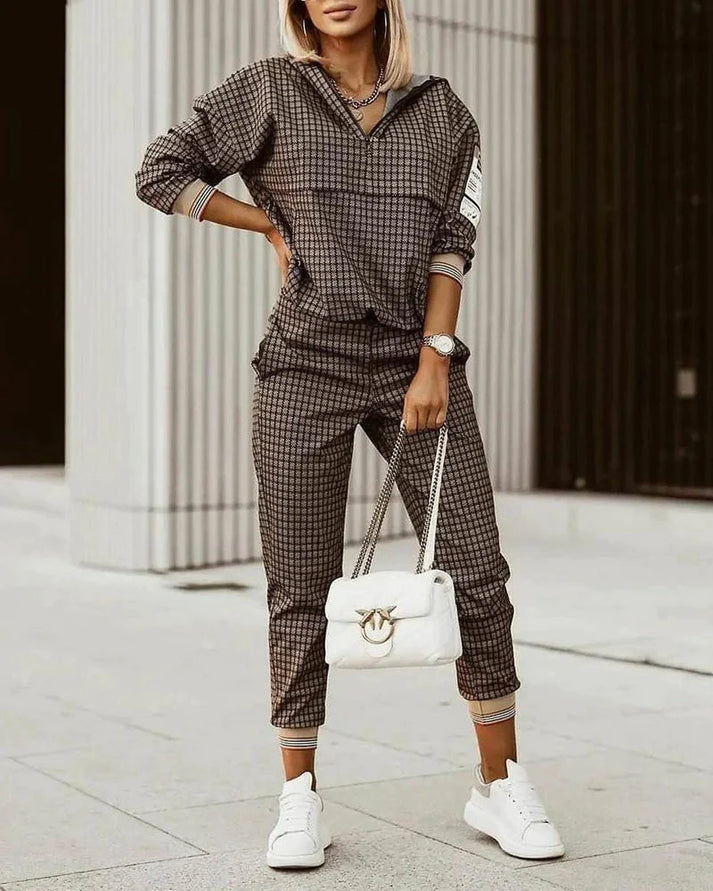 Valenzora | Comfortable and modern tracksuit for women