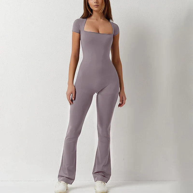 Enger Jumpsuit mit Schlaghose