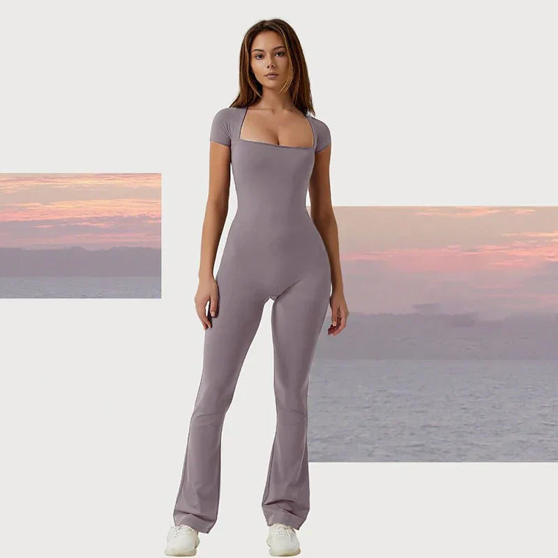 Enger Jumpsuit mit Schlaghose