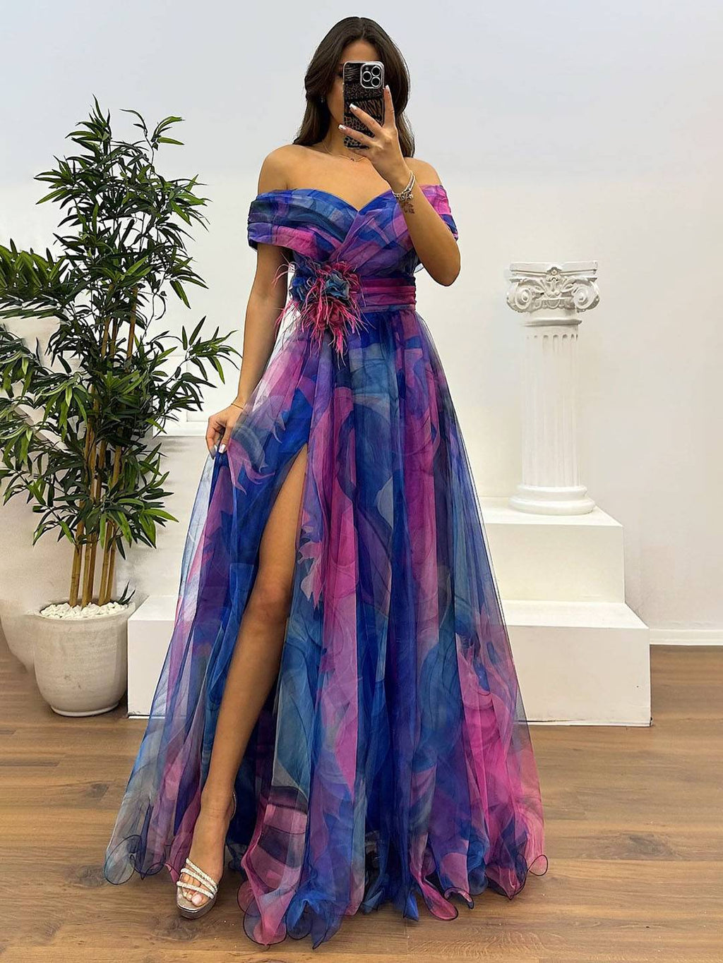 Valenzora | Wunderschönes langes Kleid aus bedrucktem Tüll mit floralem U-Boot-Ausschnitt, geschlitzter Seite, ärmellos, elegant, Vintage, Abendkleid für Damen