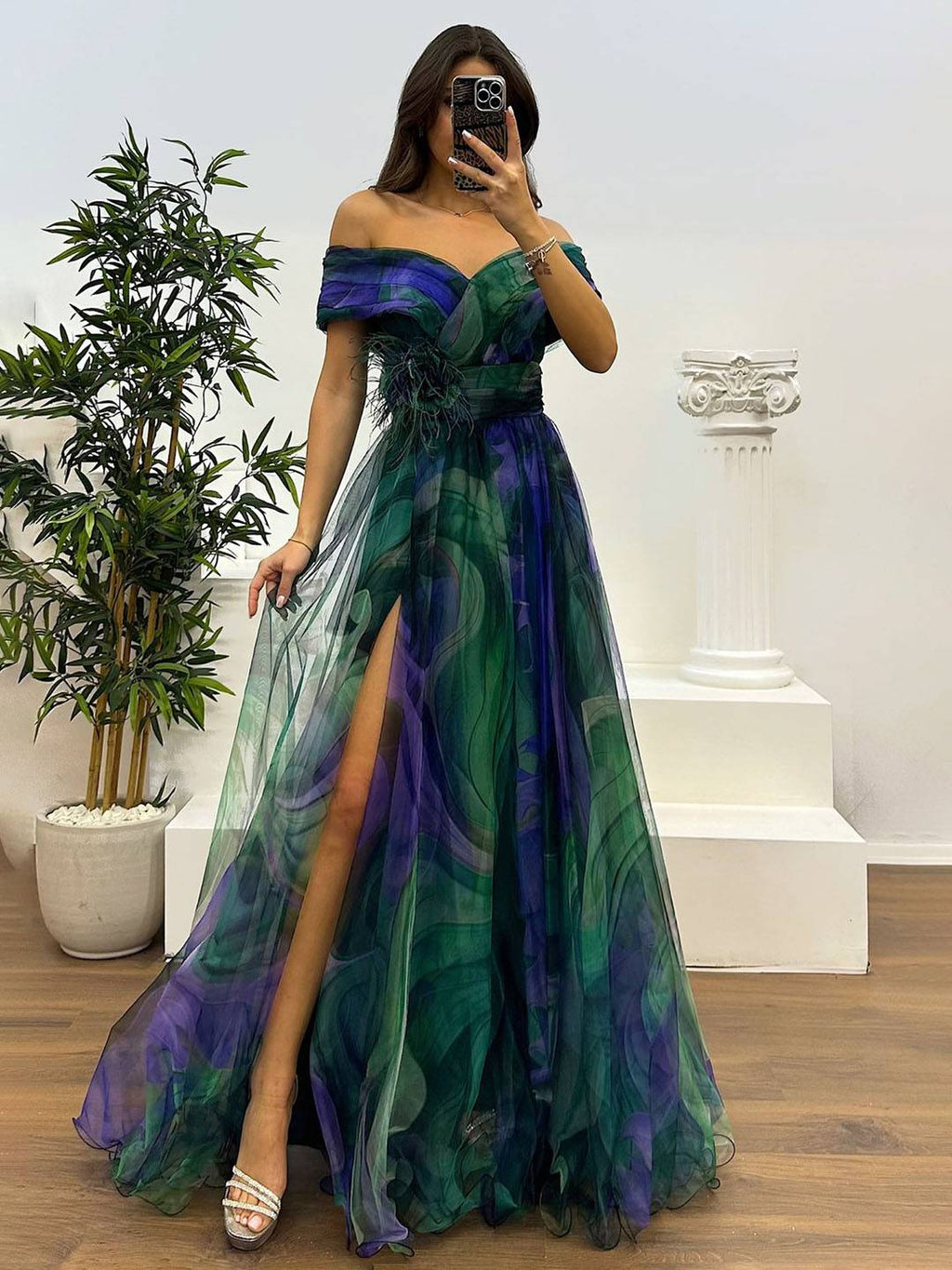 Valenzora | Wunderschönes langes Kleid aus bedrucktem Tüll mit floralem U-Boot-Ausschnitt, geschlitzter Seite, ärmellos, elegant, Vintage, Abendkleid für Damen