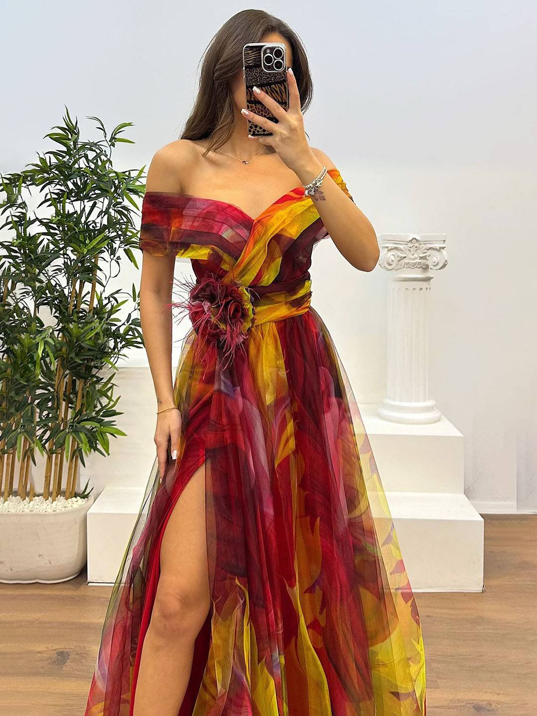 Valenzora | Wunderschönes langes Kleid aus bedrucktem Tüll mit floralem U-Boot-Ausschnitt, geschlitzter Seite, ärmellos, elegant, Vintage, Abendkleid für Damen