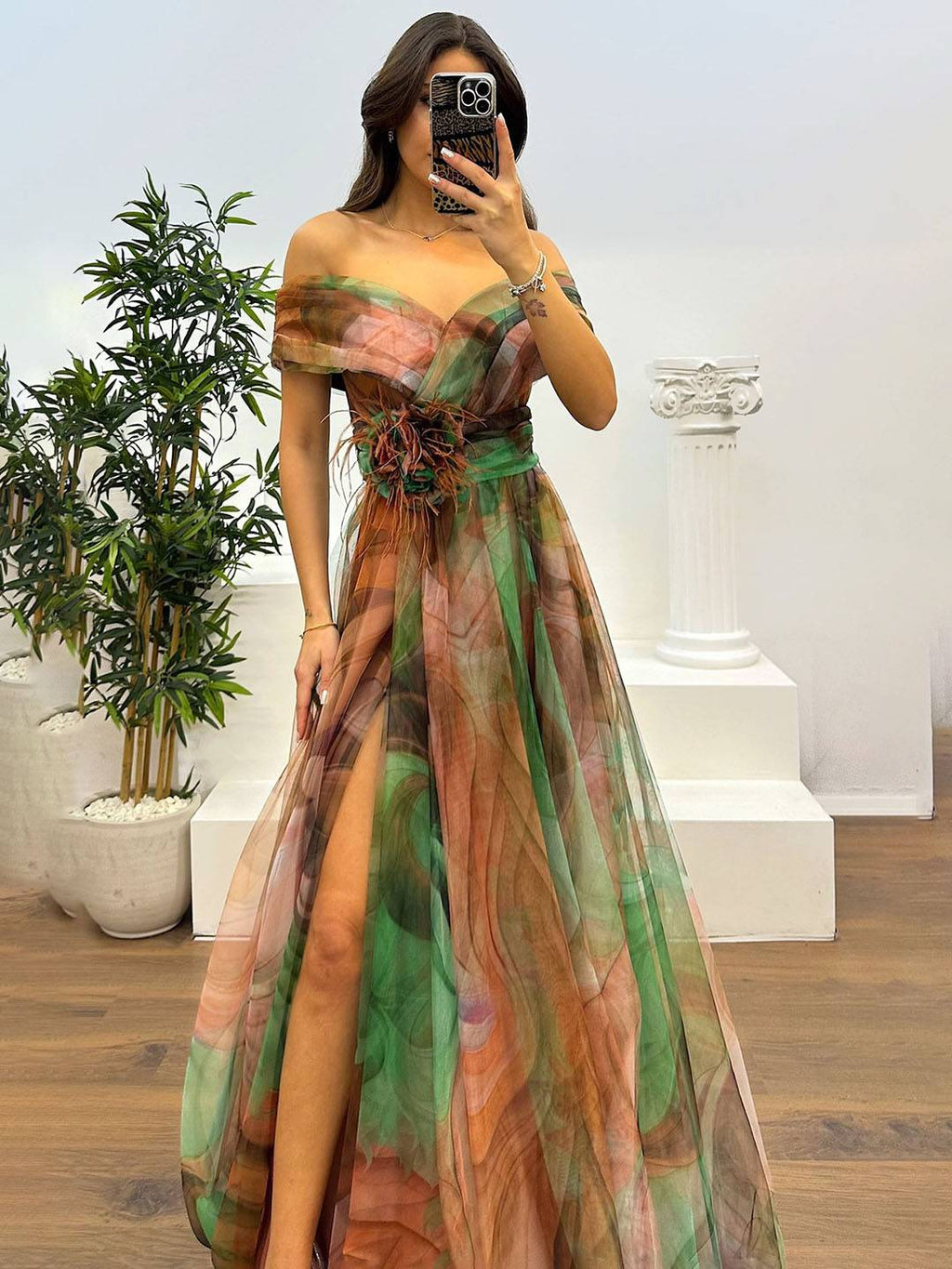 Valenzora | Wunderschönes langes Kleid aus bedrucktem Tüll mit floralem U-Boot-Ausschnitt, geschlitzter Seite, ärmellos, elegant, Vintage, Abendkleid für Damen