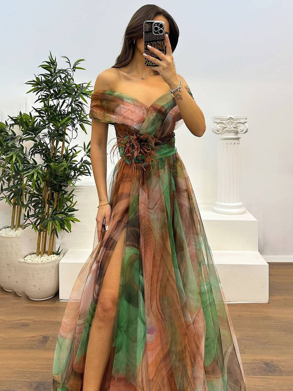 Valenzora | Wunderschönes langes Kleid aus bedrucktem Tüll mit floralem U-Boot-Ausschnitt, geschlitzter Seite, ärmellos, elegant, Vintage, Abendkleid für Damen