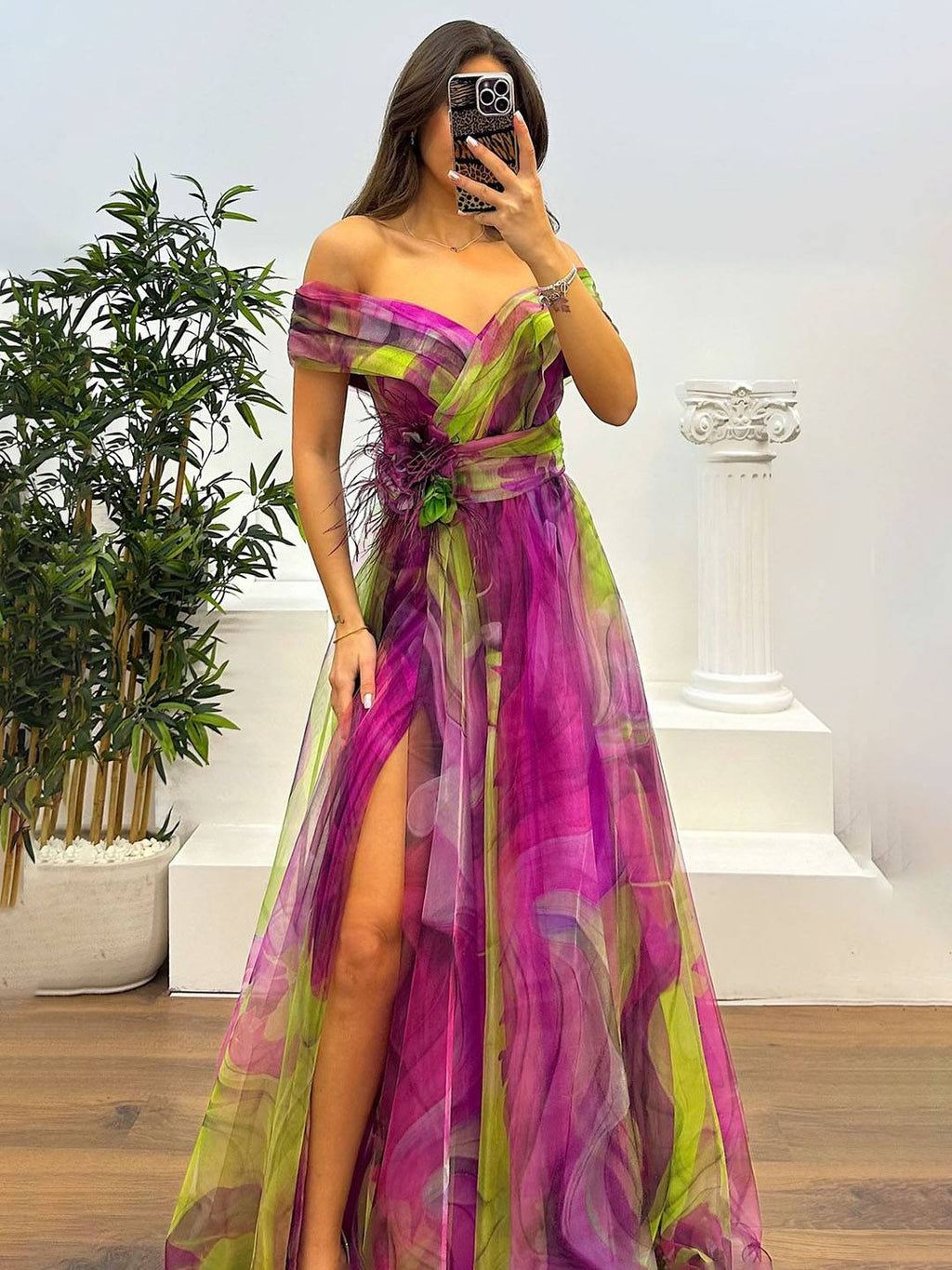 Valenzora | Wunderschönes langes Kleid aus bedrucktem Tüll mit floralem U-Boot-Ausschnitt, geschlitzter Seite, ärmellos, elegant, Vintage, Abendkleid für Damen