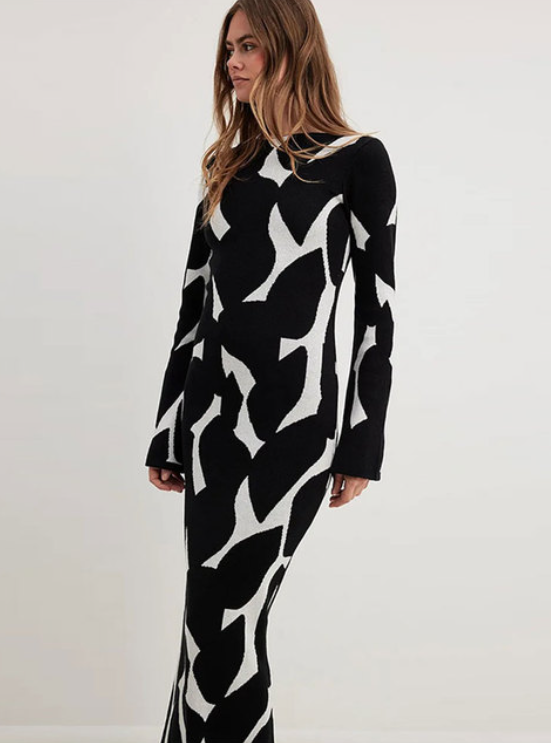 Valenzora | Stylish long knitted dress with long sleeves