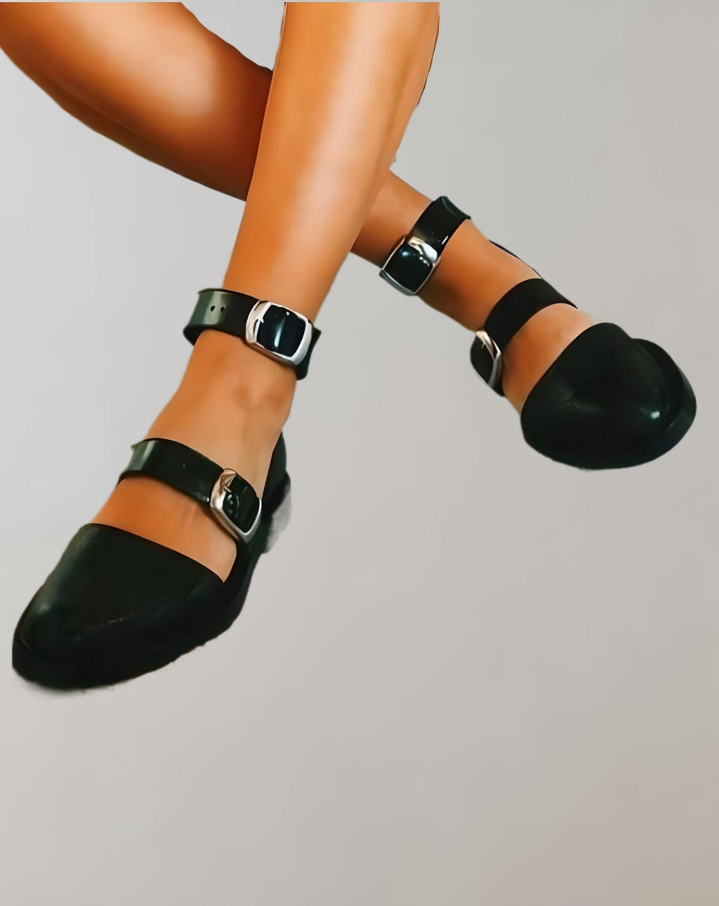 Valenzora | Geschlossene Sandalen mit zufälligem Design