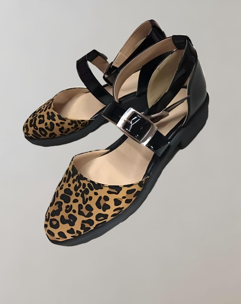 Valenzora | Geschlossene Sandalen mit zufälligem Design