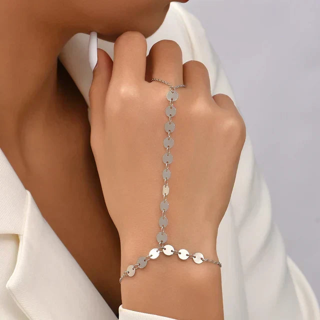 Valenzora | Creative Small Chain Bracelet Finger Rings