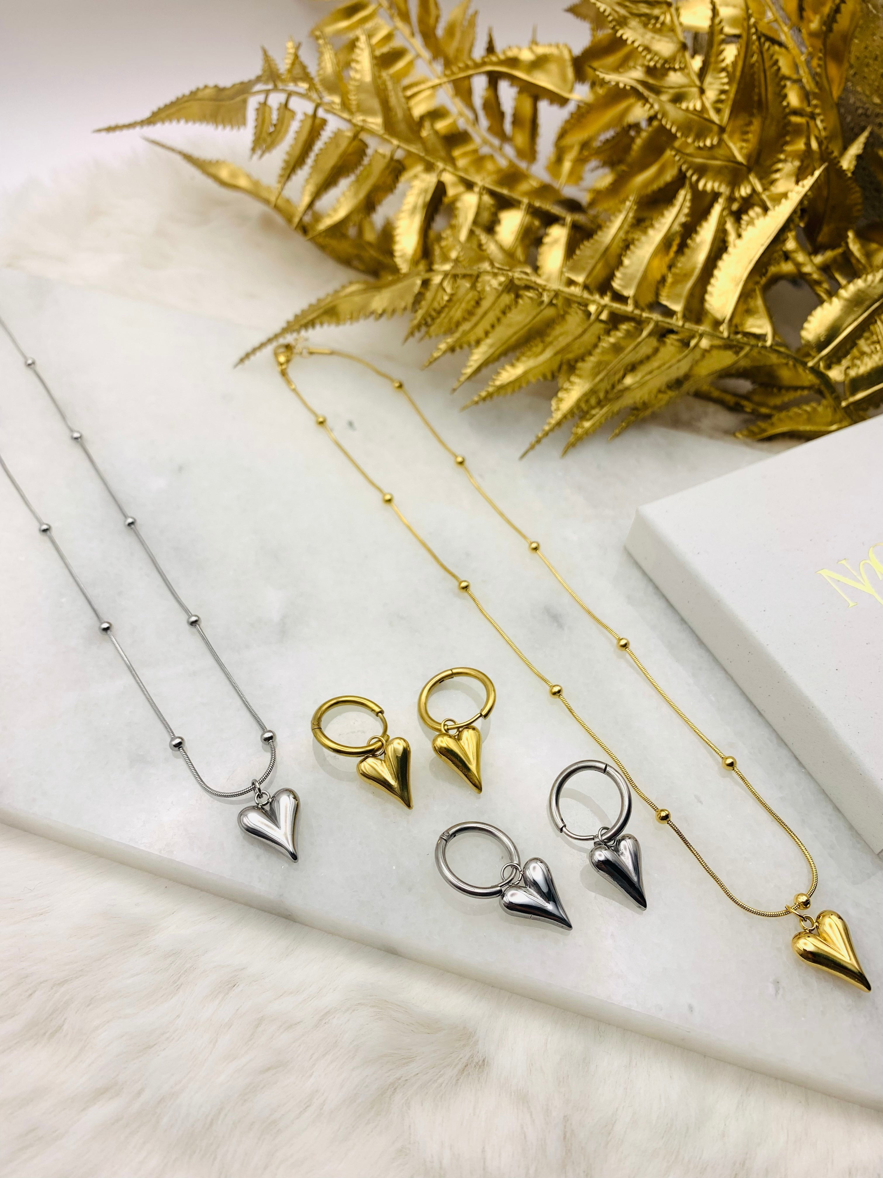 Valenzora | Elegant heart pendant necklaces