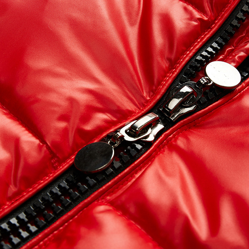 Schwarze Daunenjacke mit elegantem Glanz