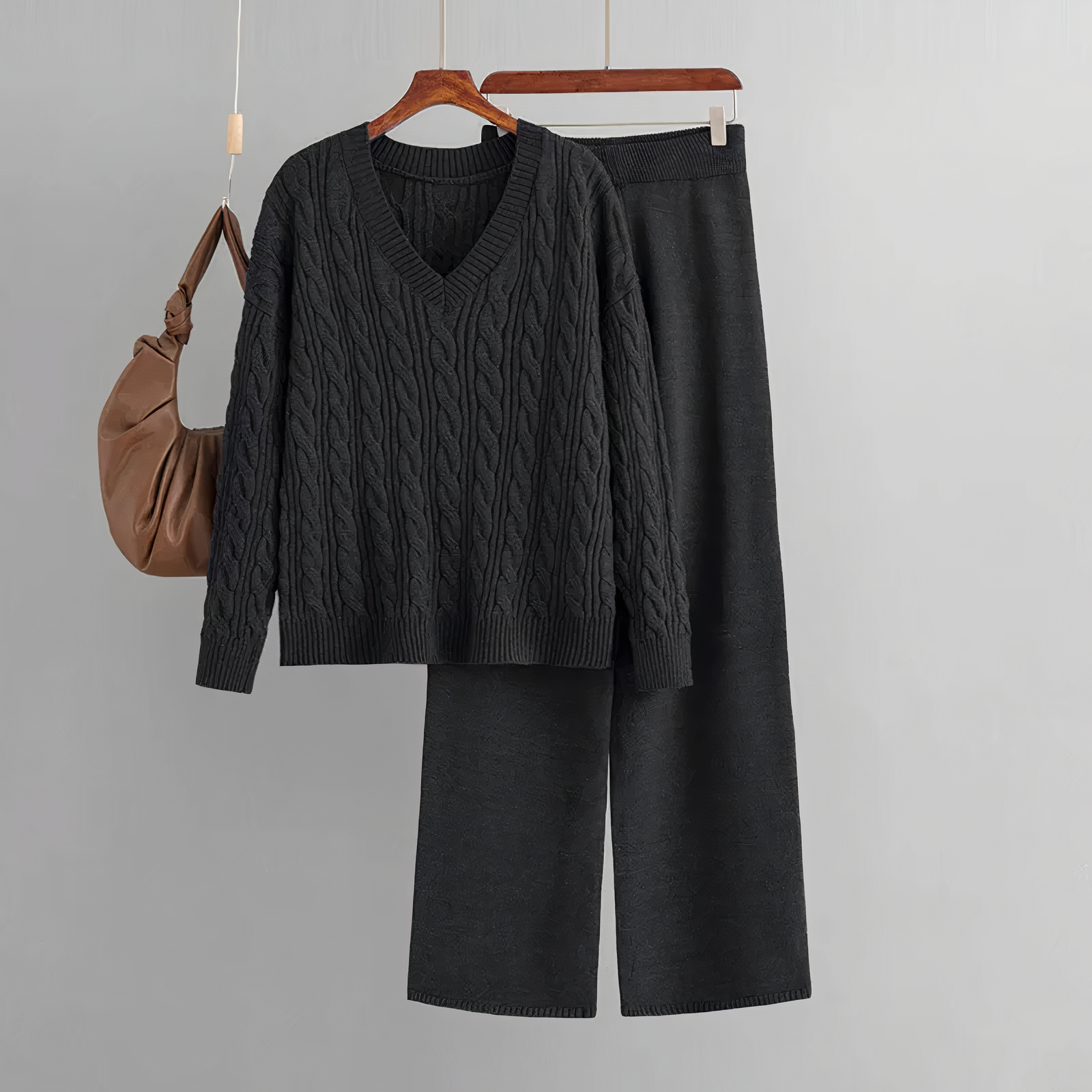 Valenzora - Fashionable set with V-neck