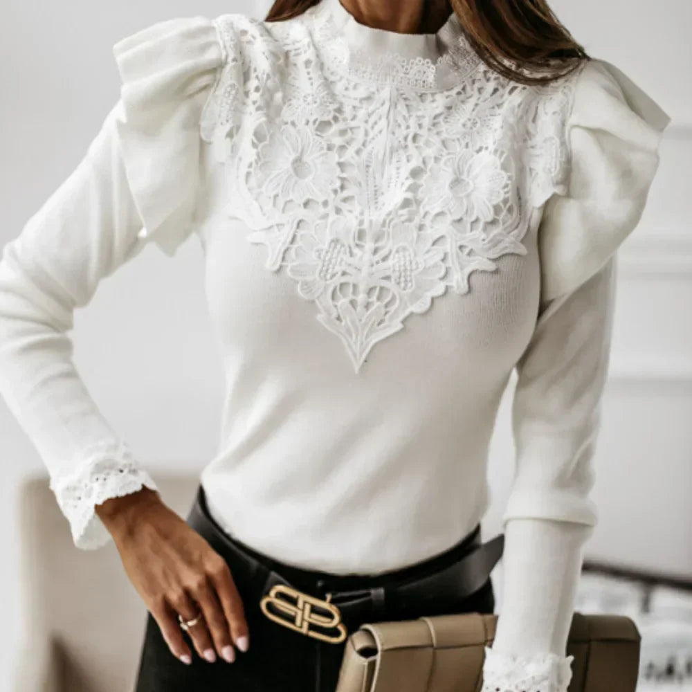 Valenzora | Rollkragenpullover mit Rüschen und Spitzendetails