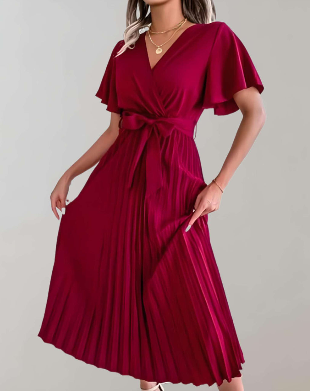 Valenzora | Plissiertes Kleid mit weiten kurzen Ärmeln und Bindeband