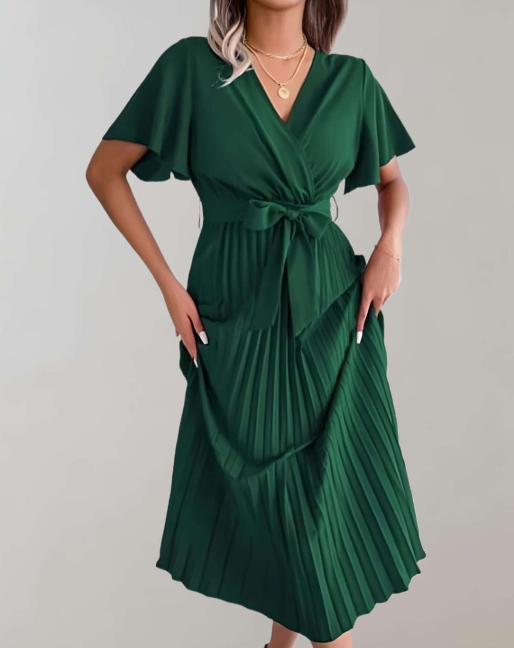 Valenzora | Plissiertes Kleid mit weiten kurzen Ärmeln und Bindeband