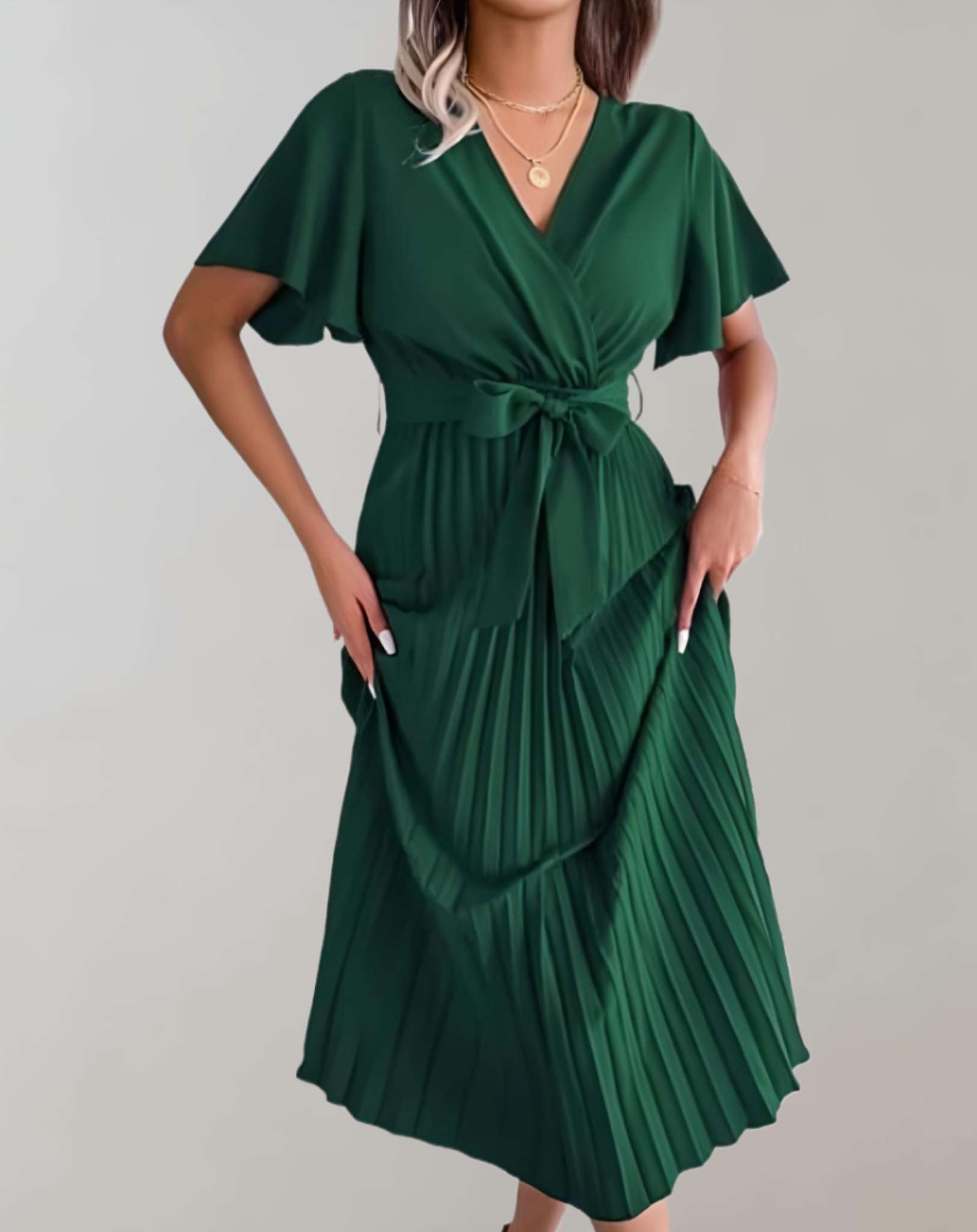Valenzora | Plissiertes Kleid mit weiten kurzen Ärmeln und Bindeband