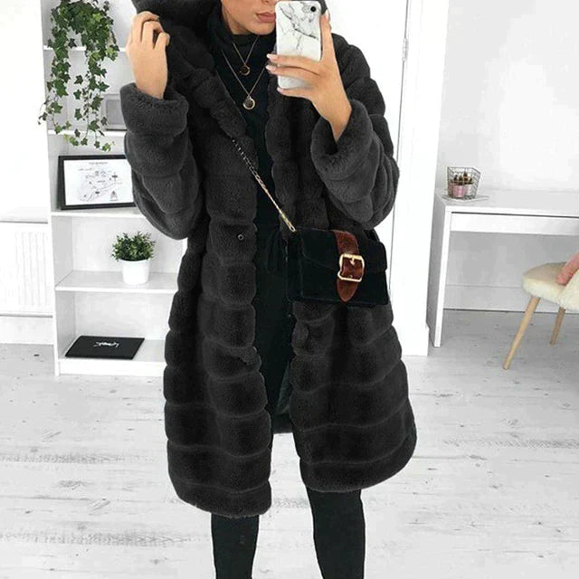 Valenzora – Fluffy faux fur coat