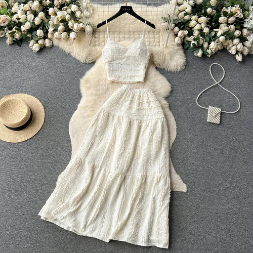 Valenzora | Elegant two-piece set with lace top and tiered skirt