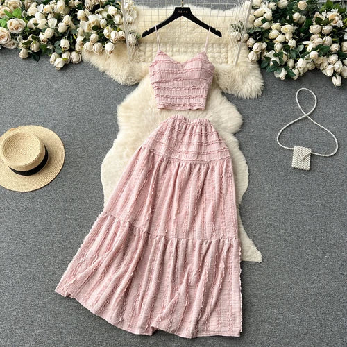Valenzora | Elegant two-piece set with lace top and tiered skirt