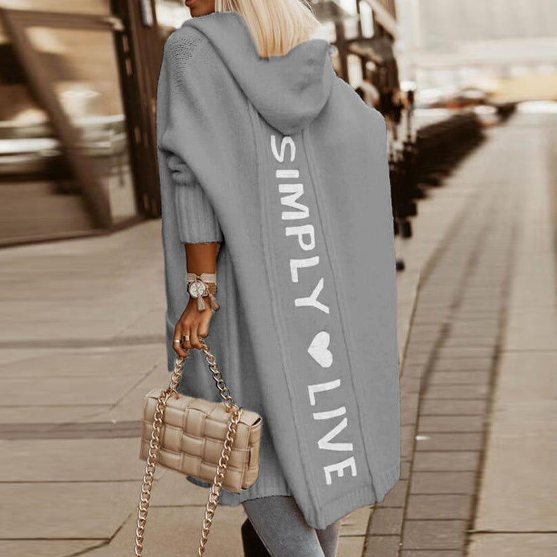 Valenzora Cozy Kapuzenstrickjacke: Damen-Strickjacke mit Buchstaben-Print