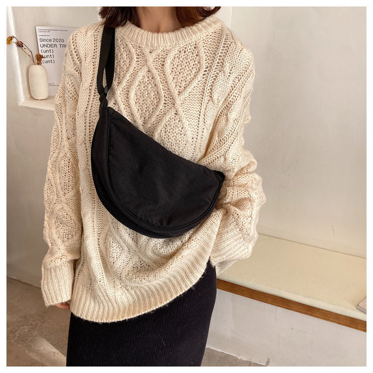Valenzora | Crescent-shaped bag