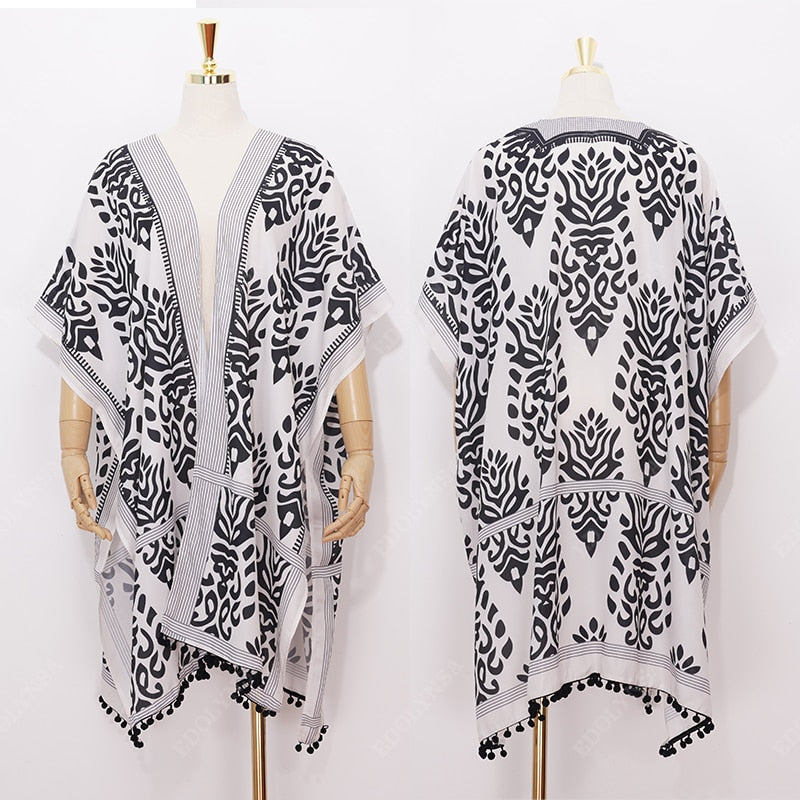 Valenzora | Bohemian kimono with leaf print and fringe detail