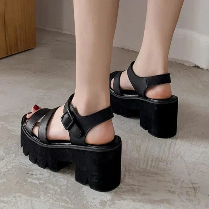 Valenzora | Schwarze Plateau-Sandalen mit klobigem Absatz