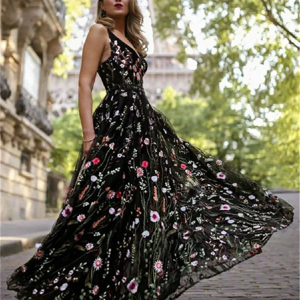 Valenzora | Elegant evening dress with floral embroidery