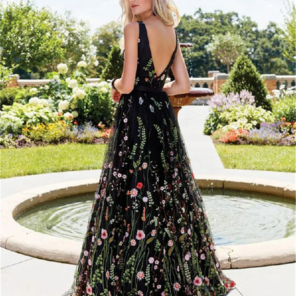 Valenzora | Elegant evening dress with floral embroidery