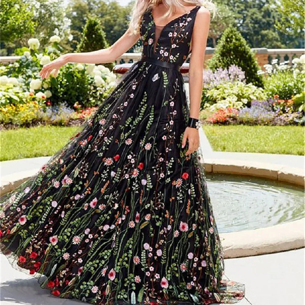 Valenzora | Elegant evening dress with floral embroidery