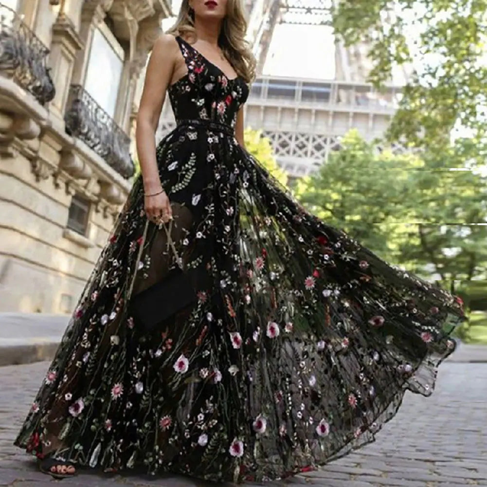 Valenzora | Elegant evening dress with floral embroidery