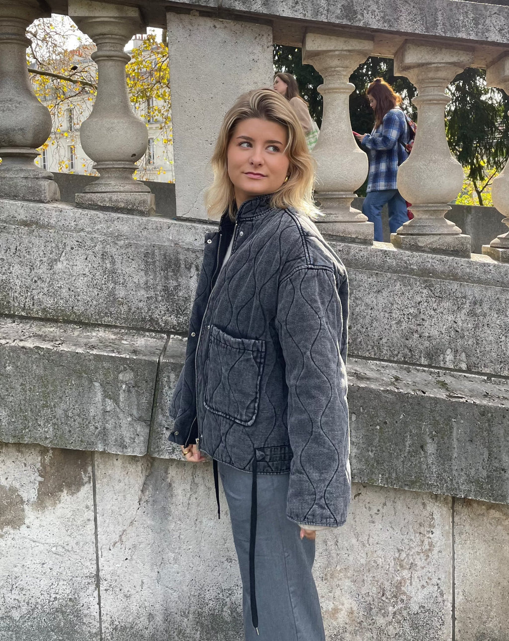 Valenzora | Graue Must-Have-Jacke mit großen Taschen