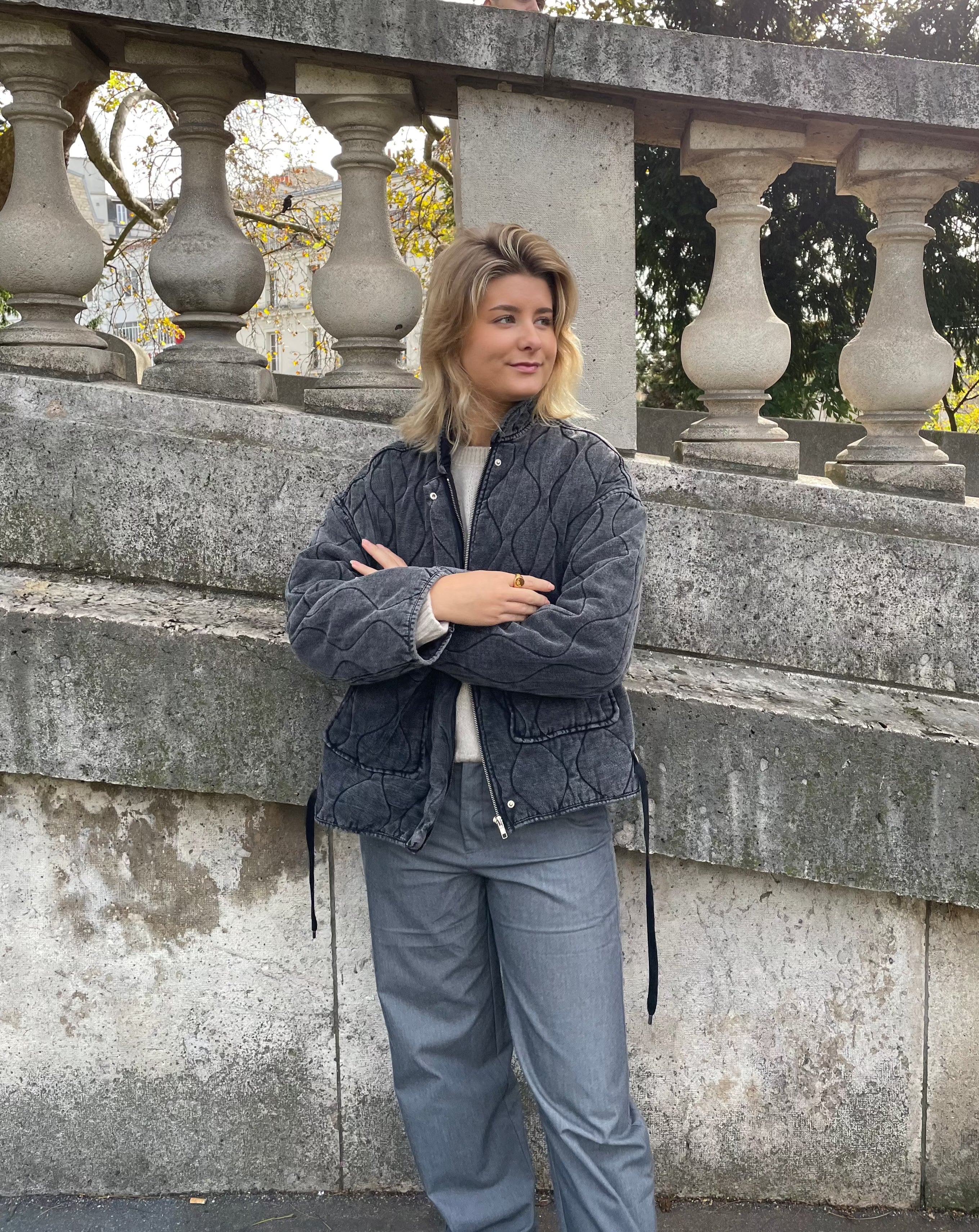 Valenzora | Graue Must-Have-Jacke mit großen Taschen