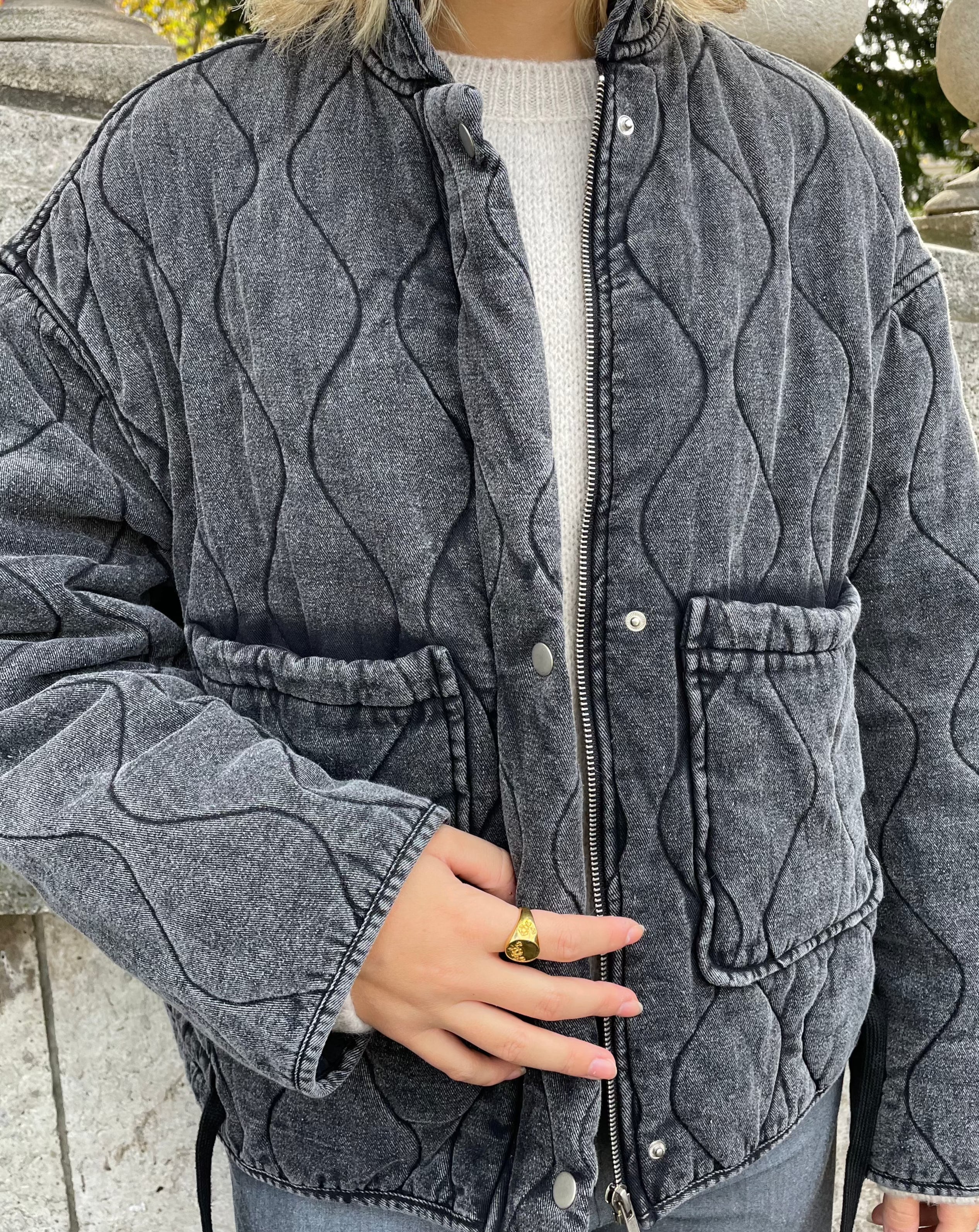 Valenzora | Graue Must-Have-Jacke mit großen Taschen
