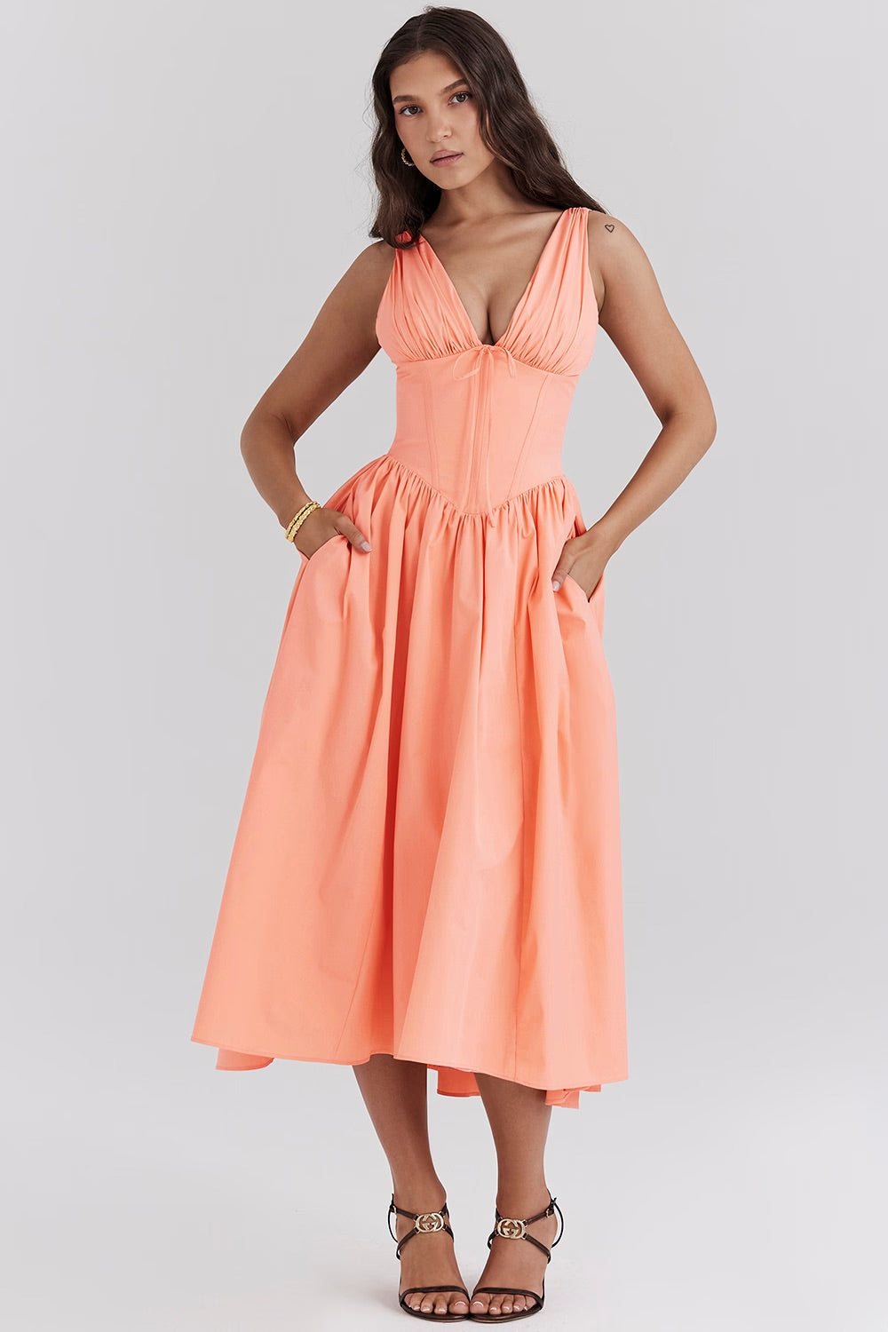 Valenzora | Evening dress with a classic silhouette for women