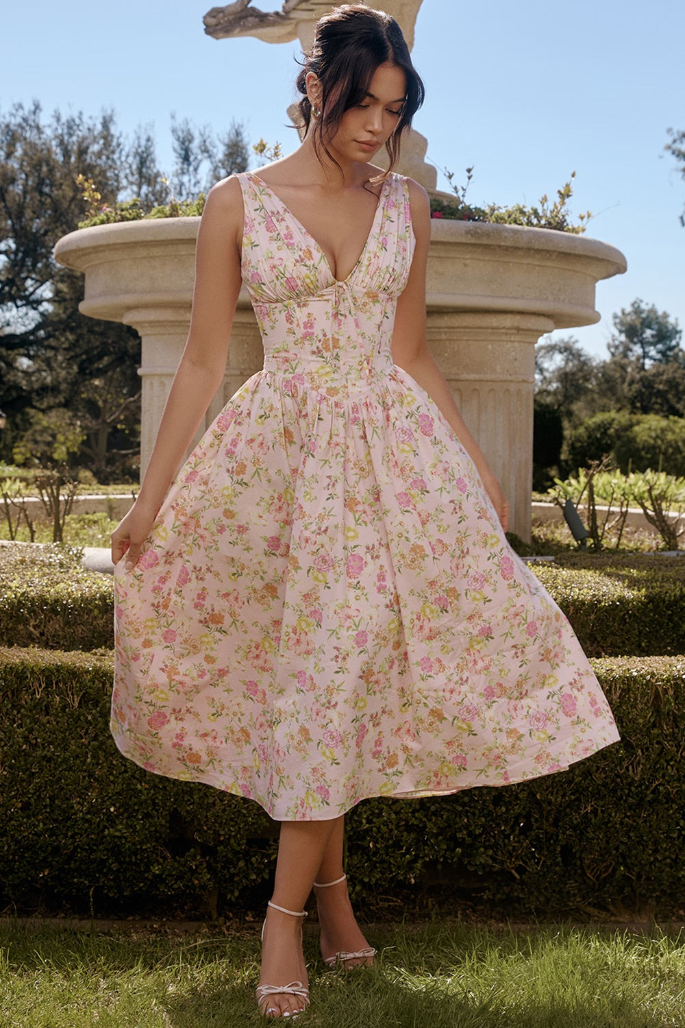 Valenzora | Evening dress with a classic silhouette for women