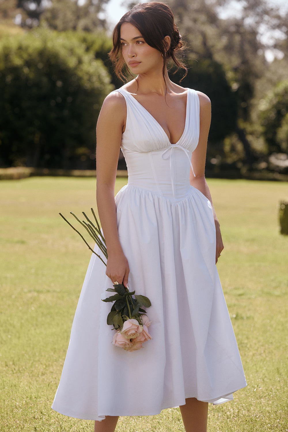 Valenzora | Evening dress with a classic silhouette for women