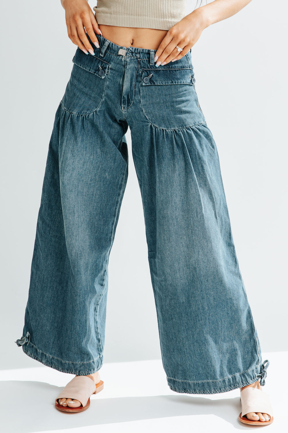 Valenzora | Pockets, lacing, balloon jeans