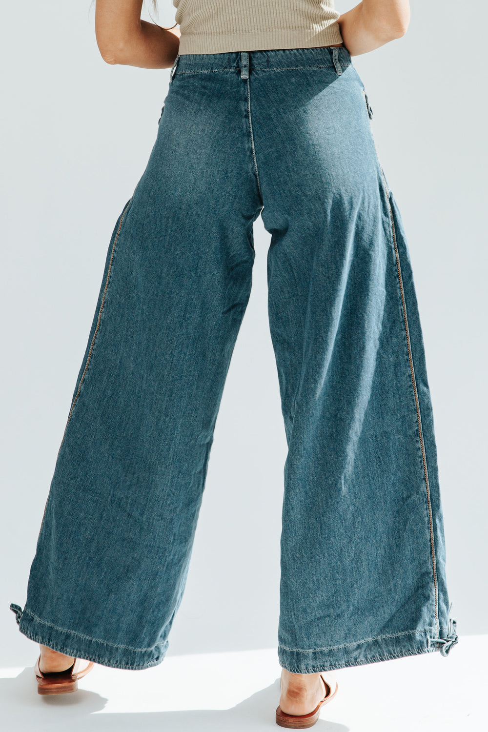 Valenzora | Pockets, lacing, balloon jeans