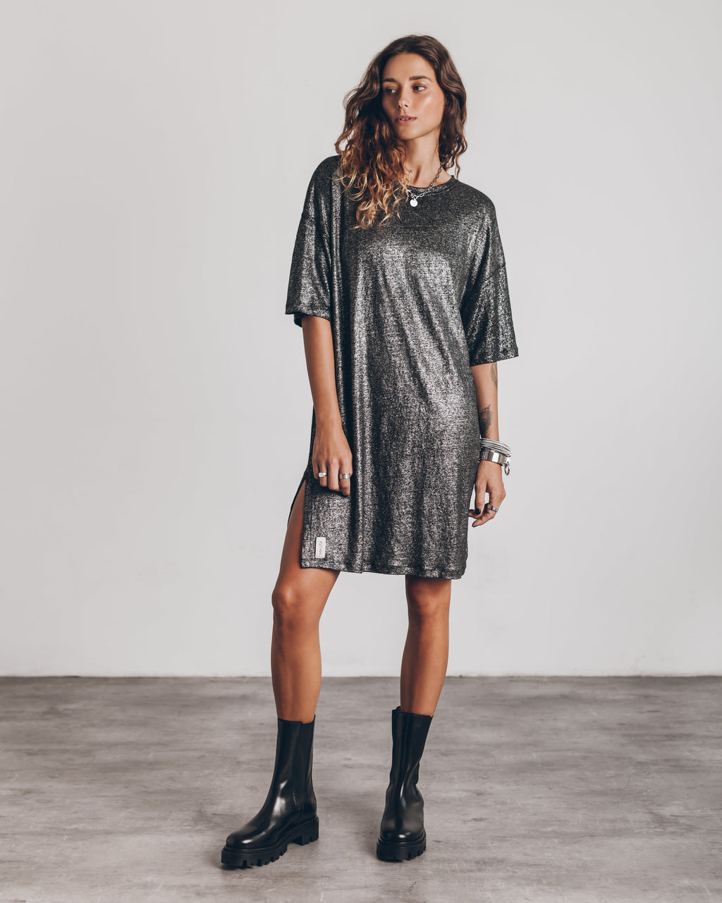Valenzora | The dark glittery linen dress