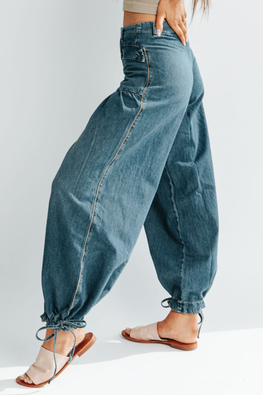 Valenzora | Pockets, lacing, balloon jeans