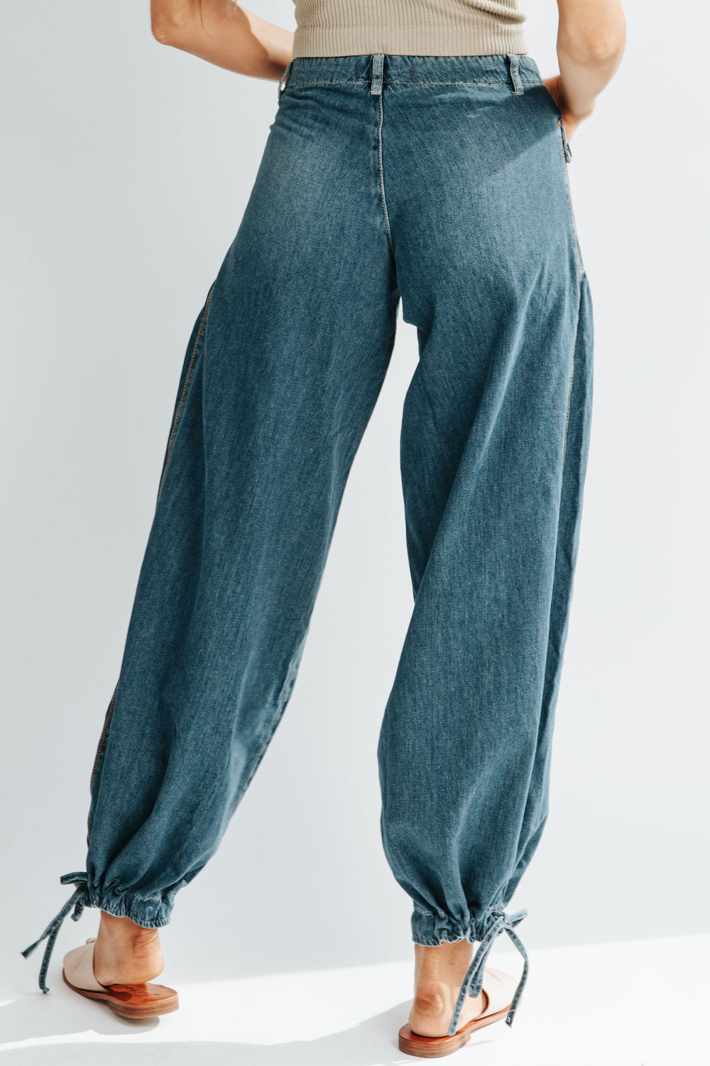 Valenzora | Pockets, lacing, balloon jeans